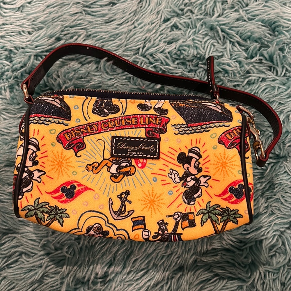 Dooney and Bourke Hand Bag.
